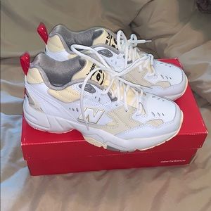 NEW W/BOX Womens New Balance 608 sneakers✨🤍💛